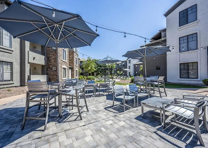Boulevard 1br By The Stadium Pool Parking Gym 11 Glendale