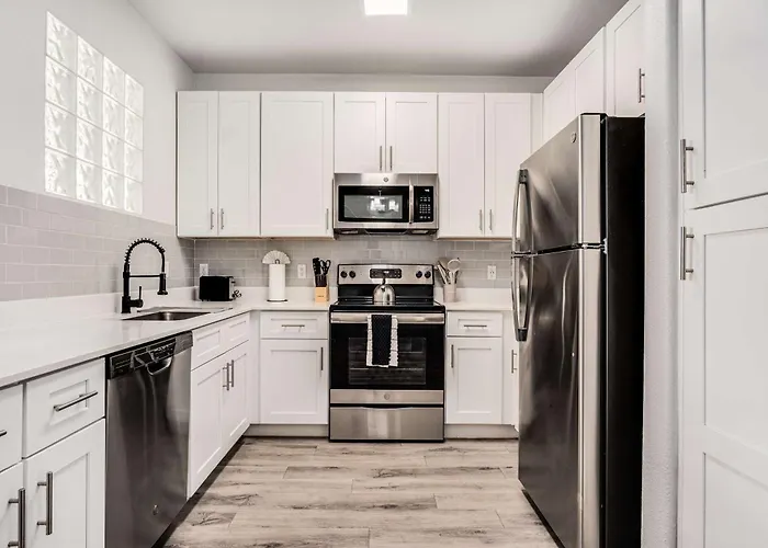 Boulevard 1br By The Stadium Pool Parking Gym 11 * Glendale